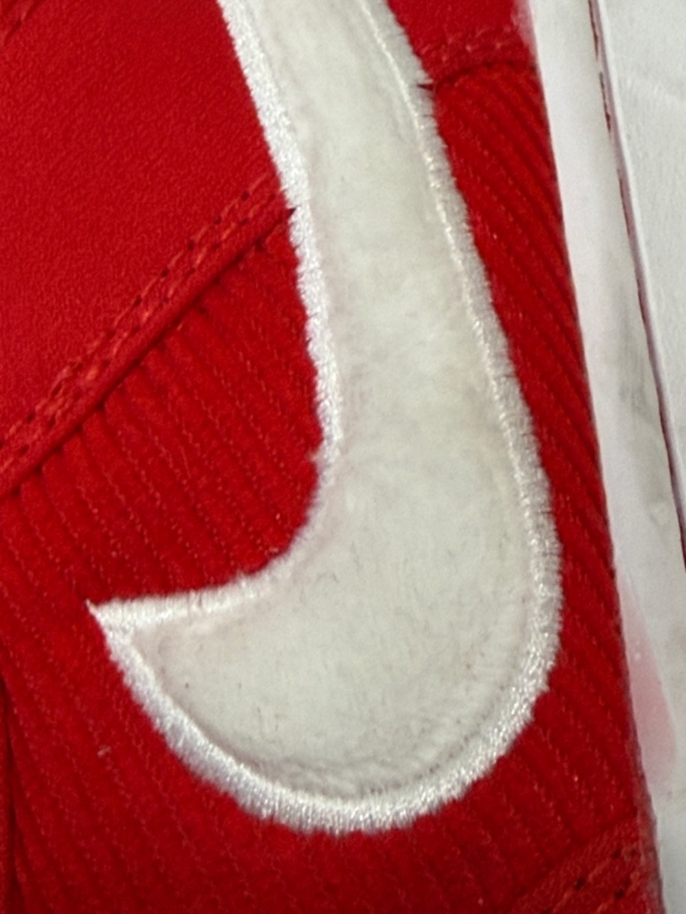 Nike Red Low-Top Heart Logo Sneakers - Picture 3 of 6